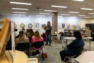 约翰·希尔顿艺术家讲座在VHCC图书馆
